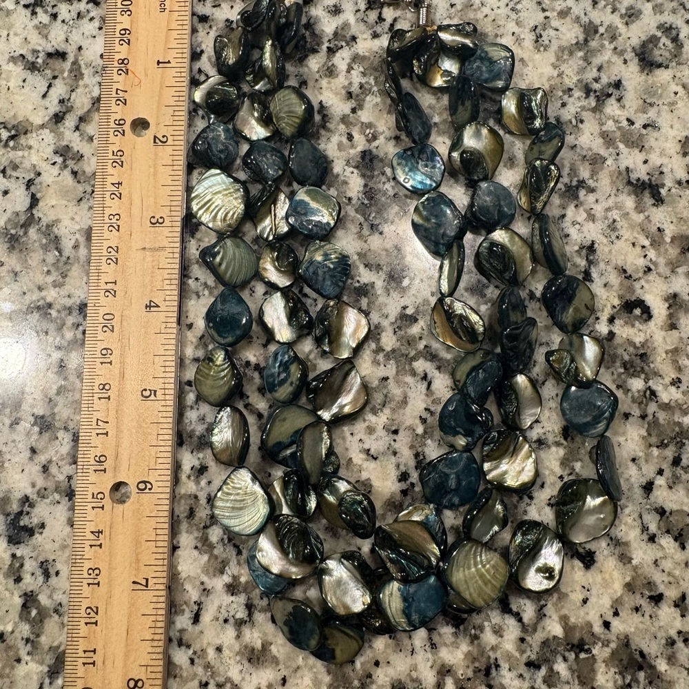 Elegant Mother of Pearl Shell Necklace